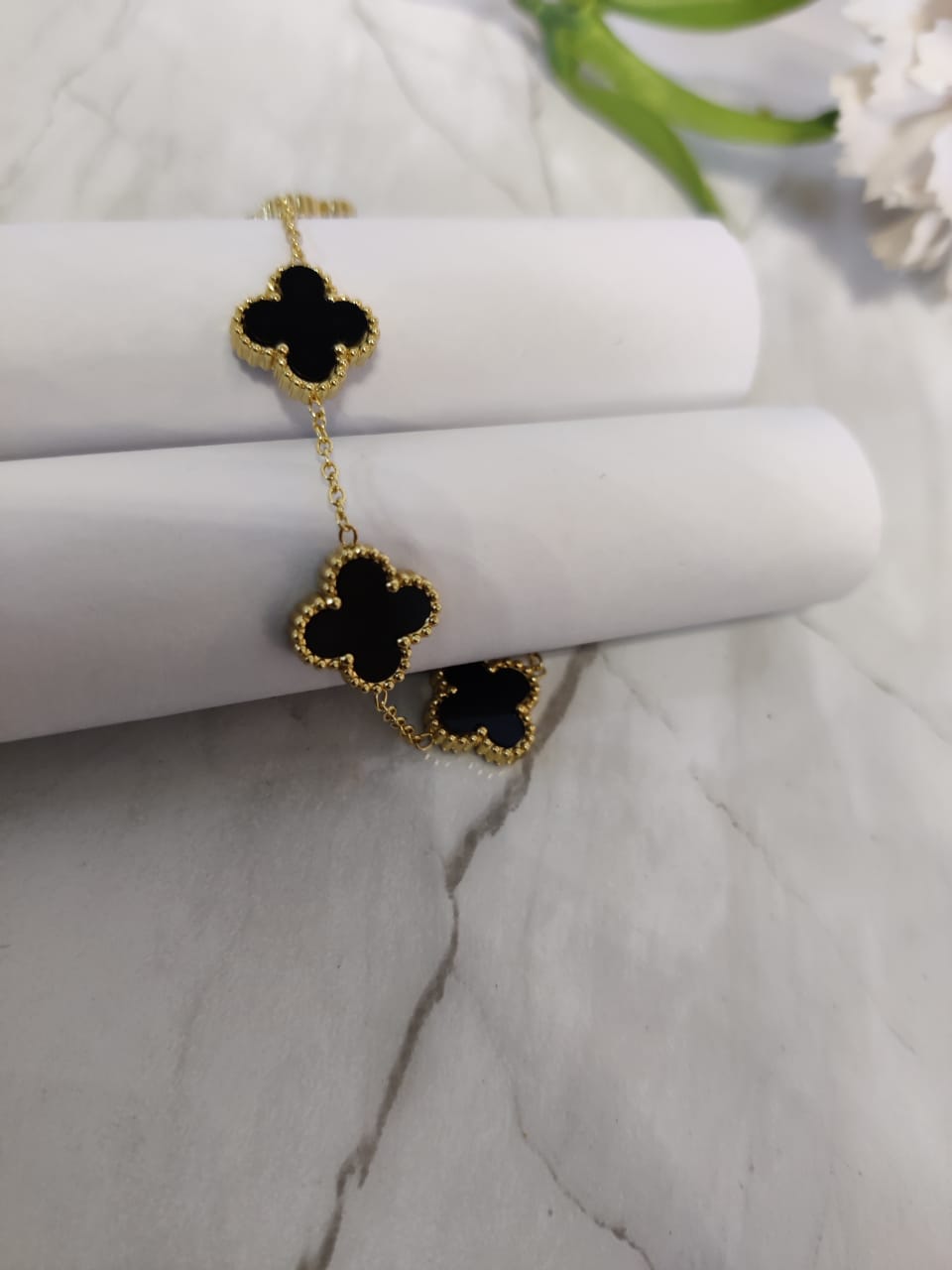 Midnight Clover Chain